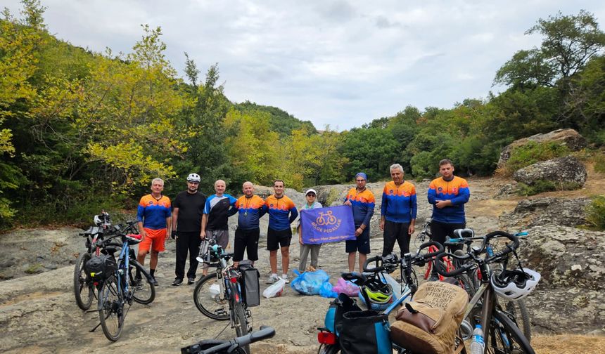 Samsun'da bisikletçiler çevre temizliği yaptı