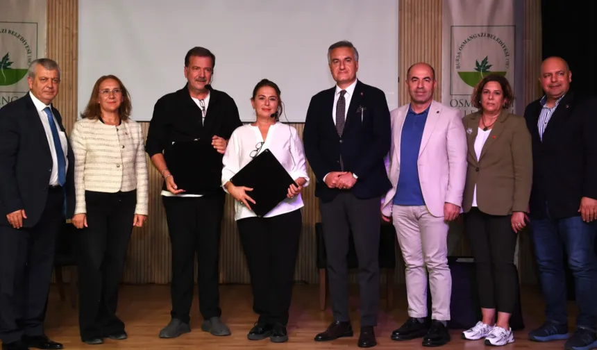 Bursa Osmangazi Belediyesi’nin okuma tiyatrosuna yoğun ilgi