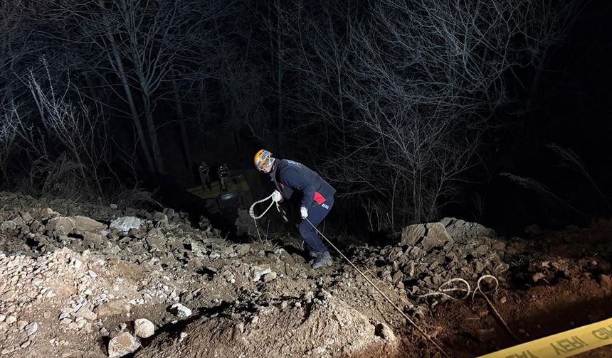 Ardahan'da devrilen kamyonun sürücüsü öldü