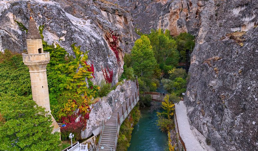 Tohma Kanyonu sonbaharda renk cümbüşüne büründü