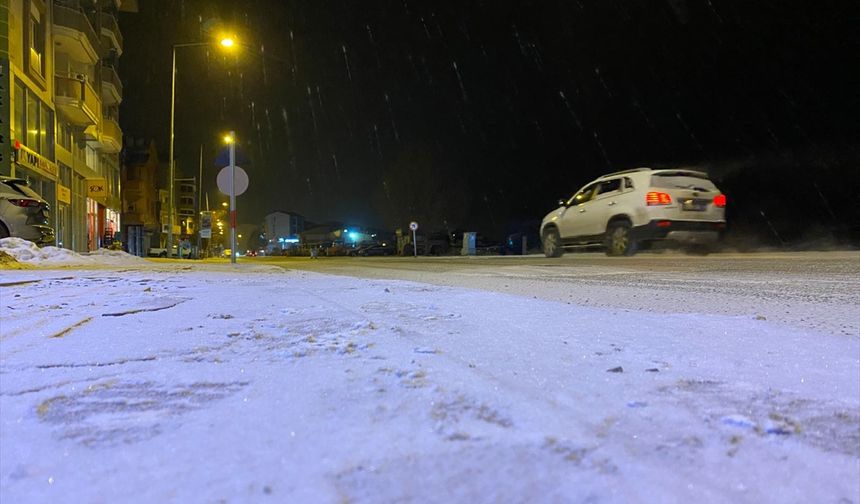 Ardahan merkezinde kar yağışı etkili oldu