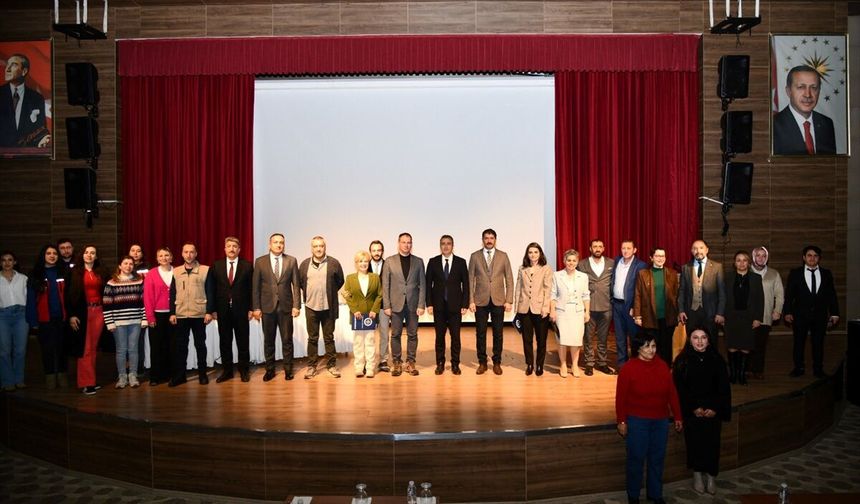 Ardahan'da 'Doğu Anadolu'da Arkeolojik Kazılar, Kronolojik Süreçler ve Kültür Politikaları' programı düzenlendi