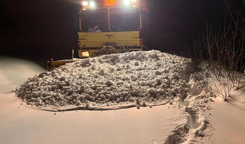 Ardahan'da kardan kapanan 4 köy yolunda yeniden ulaşım sağlandı