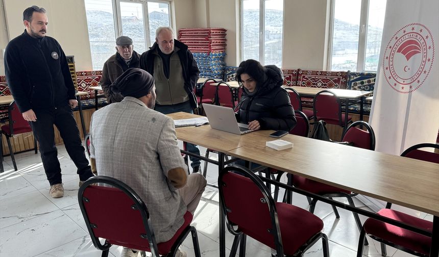 Ardahan'da yaşlı ve hasta çiftçiler için mobil tarım sayımı kolaylığı