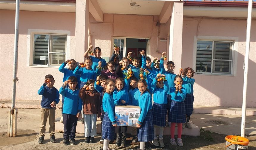 Aydın'daki ilkokul öğrencilerinden Erzurum'daki görme engelli öğrencilere mandalina