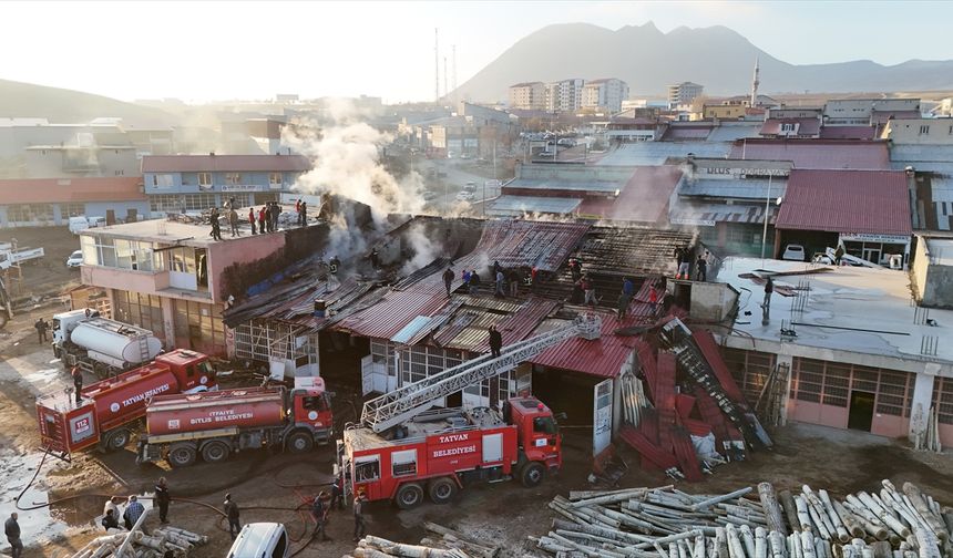 Bitlis'te kereste işletmesinde çıkan yangın söndürüldü