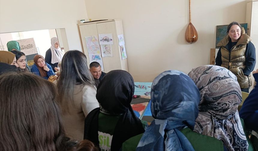 Bitlis'te Yeşilay gönüllüleri engelli bireyleri ziyaret etti