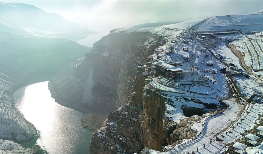 Botan Vadisi Milli Parkı'ndaki kar manzarası dronla görüntülendi