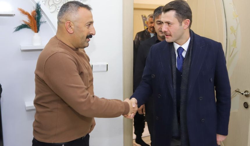 Çukurca Kaymakamı Cebeci, vatandaşlarla buluştu