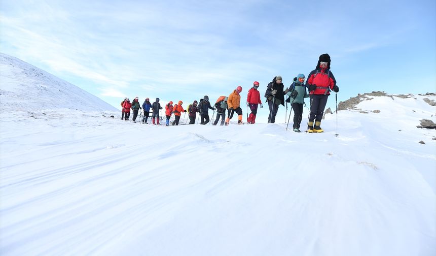 Dağcılar Sarıkamış şehitlerini şehadete yürüdükleri zirvede her yıl anıyor