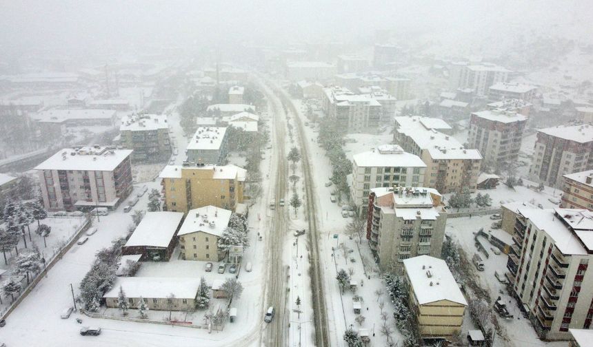 Darende'de kar yağışı etkili oluyor