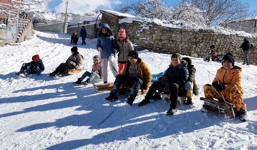 Erzincan'da çocukların kızak keyfi