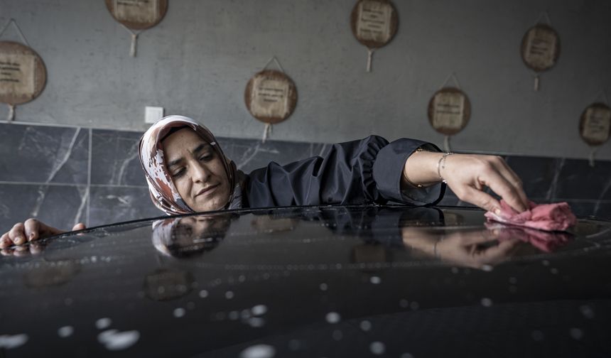 Erzurum'da kadınlar oto yıkama sektörüne adım attı