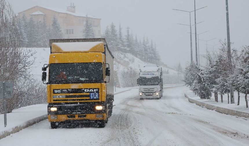 Gaziantep ve çevre illerde kar etkili oluyor