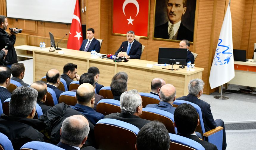 Hakkari'de 'Birbirimize candan bağlıyız' sloganıyla kan bağışı kampanyası başlatıldı