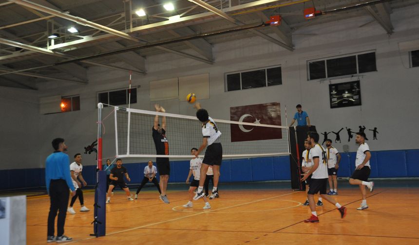 Hizan'da kurumlar arası voleybol turnuvası sona erdi