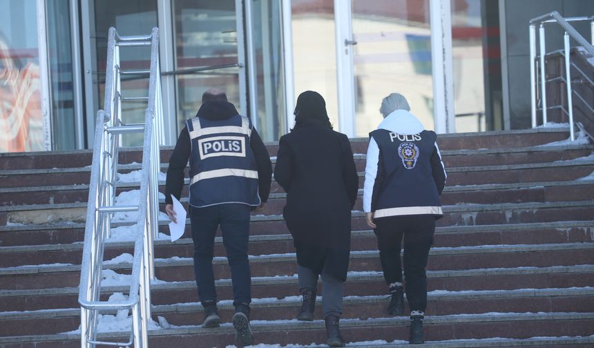 Kars'ta nefret ve ayrımcılık suçlamasıyla gözaltına alınan akademisyen adli kontrol şartıyla serbest