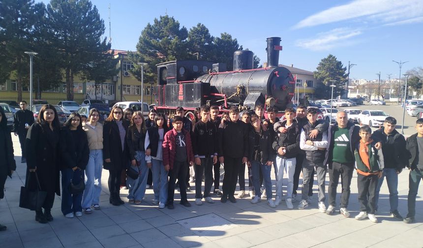 Malatyalı öğrenciler Sivas'ın tarihi mekanlarını gezdi