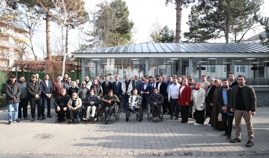 Muş Valisi Avni Çakır, engelli bireylerle buluştu