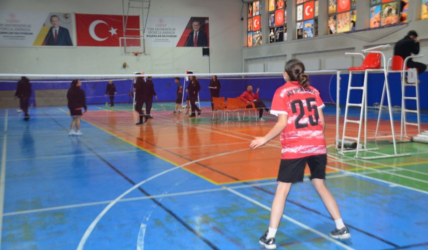 Muş'ta badminton müsabakaları düzenlendi