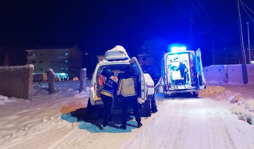 Muş'ta mezrada rahatsızlanan öğretmen, ekiplerin çalışmasıyla hastaneye ulaştırıldı