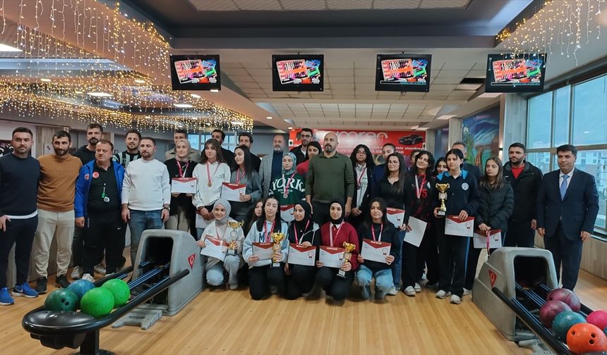 Tatvan'da öğrenciler için bowling turnuvası yapıldı