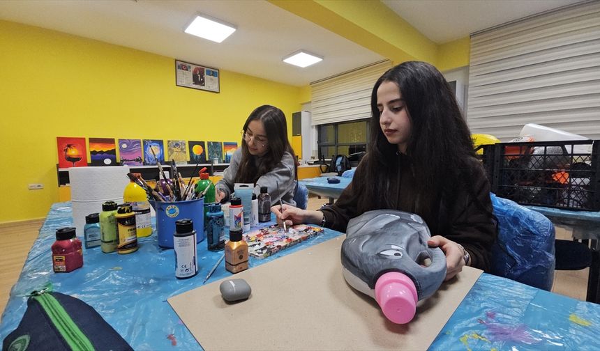 Üstün yetenekli öğrenciler için atıklar çöp değil sanat malzemesi