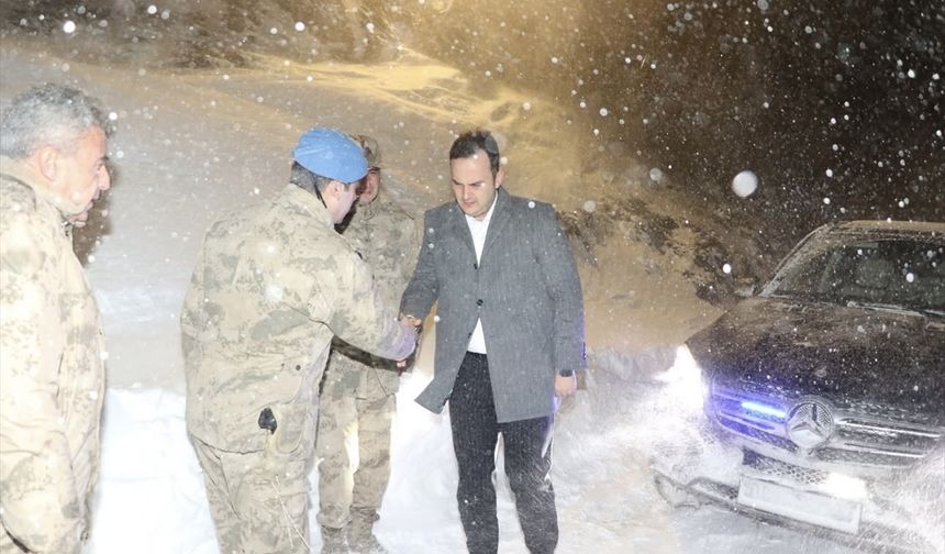 Derecik Kaymakamı Demirci, güvenlik güçlerinin yeni yılını kutladı