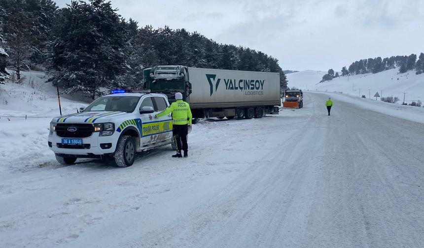 Erzurum, Tunceli, Ardahan ve Kars'ta 1540 yerleşim yeri ulaşıma kapandı
