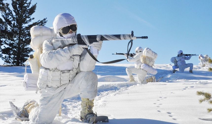 Mehmetçik tarafından '18'inci Dönem Barınma ve Çığ Kursu' yapıldı