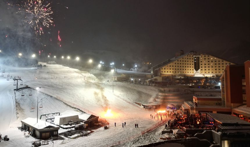 Palandöken ve Sarıkamış kayak merkezlerinde yeni yıl coşkusu
