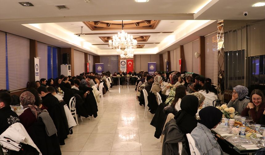 Şahinbey Belediye Başkanı Tahmazoğlu, Erzurum'da Gaziantepli öğrencilerle buluştu