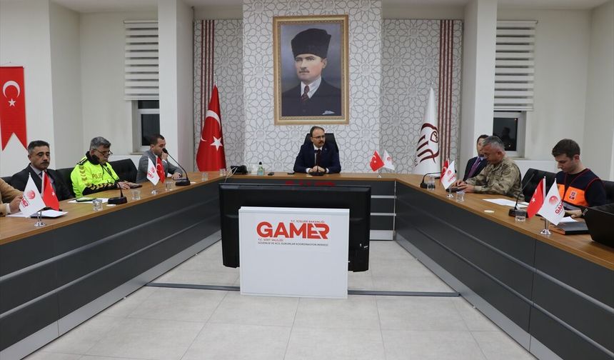 Siirt ve Elazığ'da valilerden yılbaşı gecesi görev yapan personele ziyaret