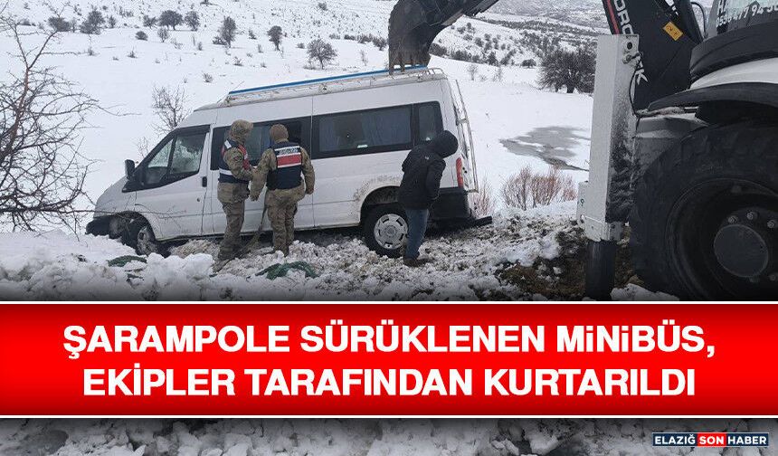 Şarampole Sürüklenen Minibüs, Ekipler Tarafından Kurtarıldı