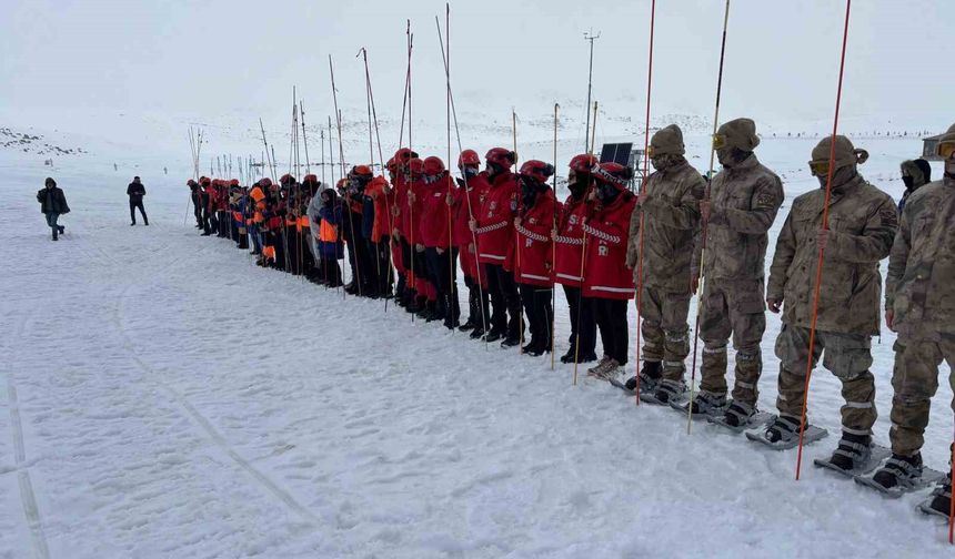 Hesarek Kayak Merkezi'nde gerçeğini aratmayan arama kurtarma tatbikatı