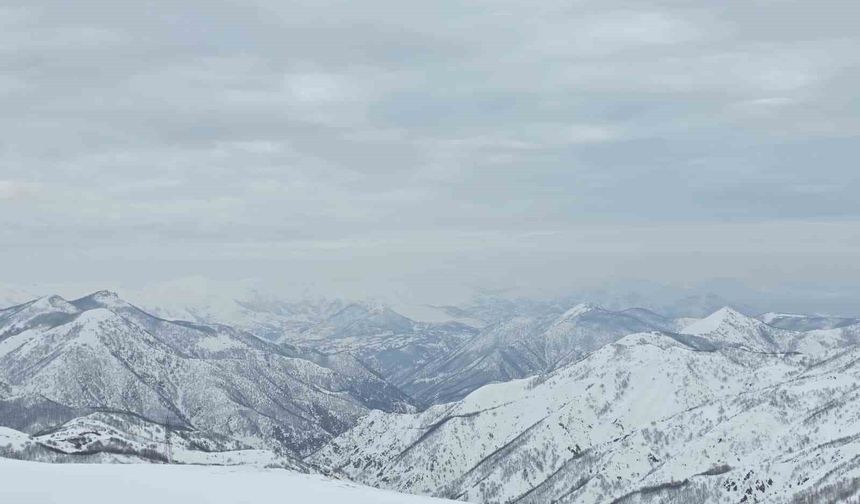 Sülbüs Dağı'nda zorlu kış tırmanışı