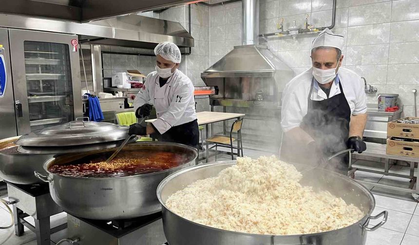 Bingöl'de her gün 2 bin 500 kişilik iftar yemeği