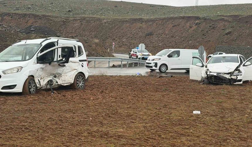 Bingöl'de trafik kazası: 12 yaralı