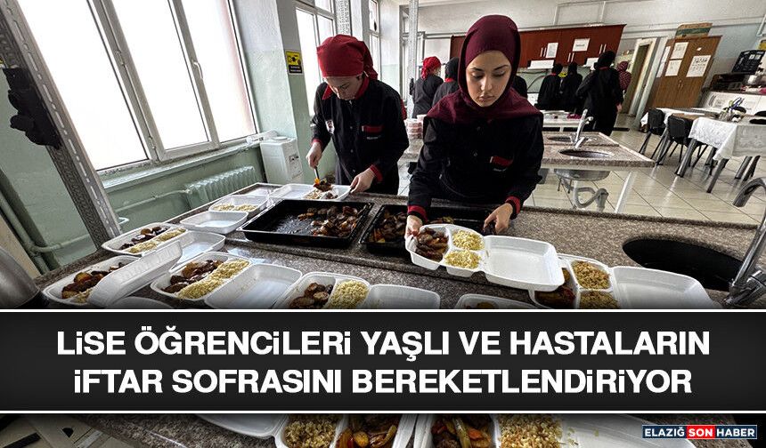 Lise Öğrencileri Yaşlı ve Hastaların İftar Sofrasını Bereketlendiriyor