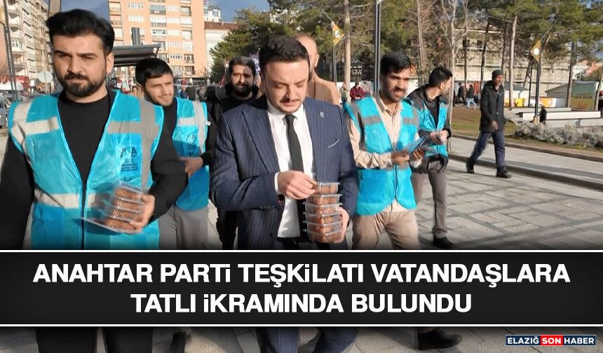 Anahtar Parti Teşkilatı Vatandaşlara Tatlı İkramında Bulundu