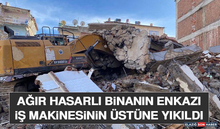 Ağır Hasarlı Binanın Enkazı İş Makinesinin Üstüne Yıkıldı