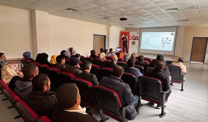 Bingöl'de öğrenci ve velilere şiddetle mücadele eğitimi