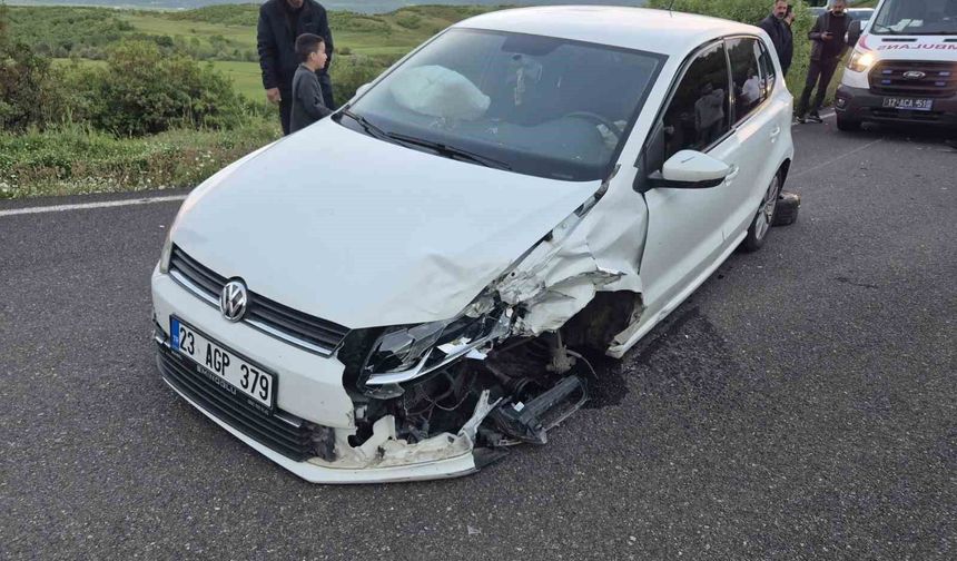 Bingöl'de iki araç çarpıştı: 9 yaralı