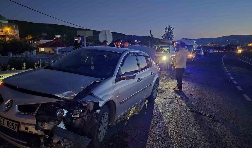 Bingöl'de otomobil ile hafif ticari araç çarpıştı: 1 yaralı