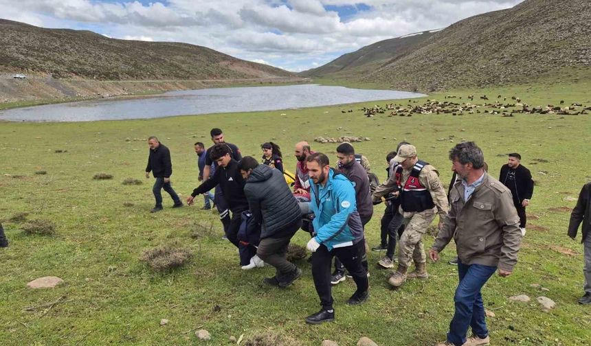 Dağlık alanda düşerek yaralanan şahsı ekipler kurtardı