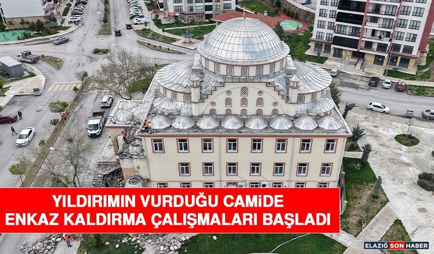 Yıldırımın Vurduğu Camide Enkaz Kaldırma Çalışmaları Başladı