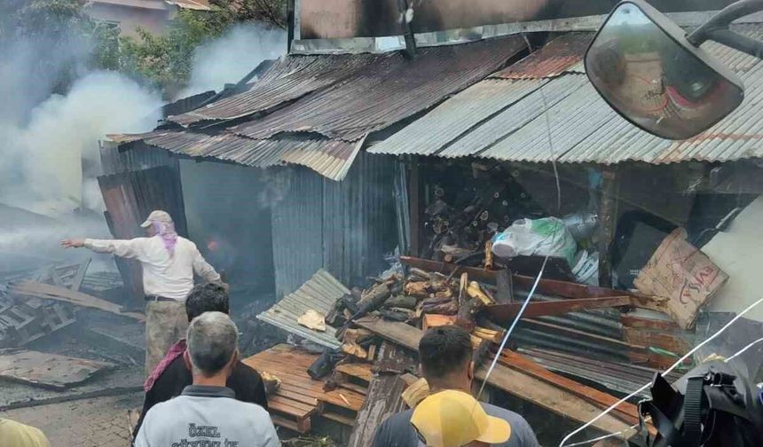 Bingöl'de ev yangını: 2 kişi dumandan etkilendi