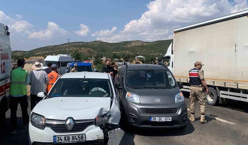 Bingöl iki araç çarpıştı: 2 yaralı