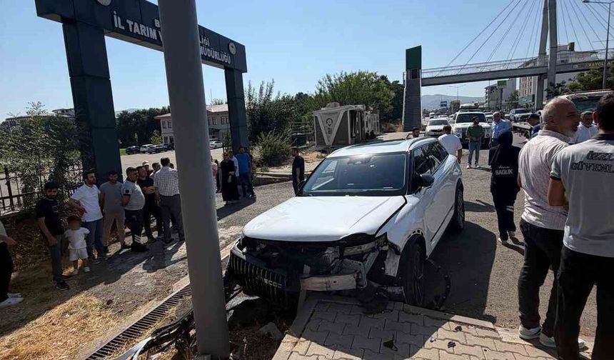Bingöl'de trafik kazası: 4 yaralı