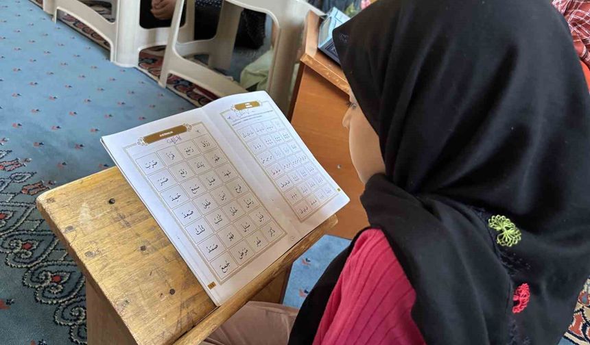 Camiler çocuk sesleriyle şenleniyor: Minikler hem öğreniyor hem eğleniyor